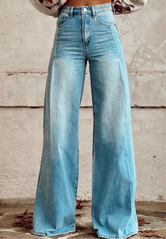 Fiola | Classic High-Waist Light Wash Flared pants
